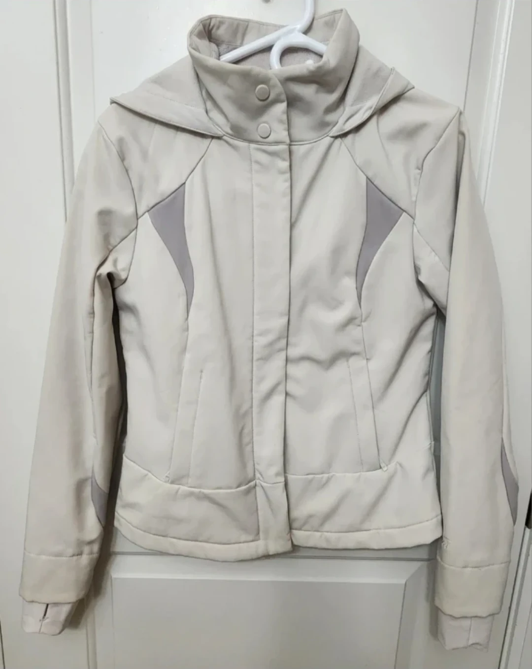 🏈Cream Coloured Hooded Jacket