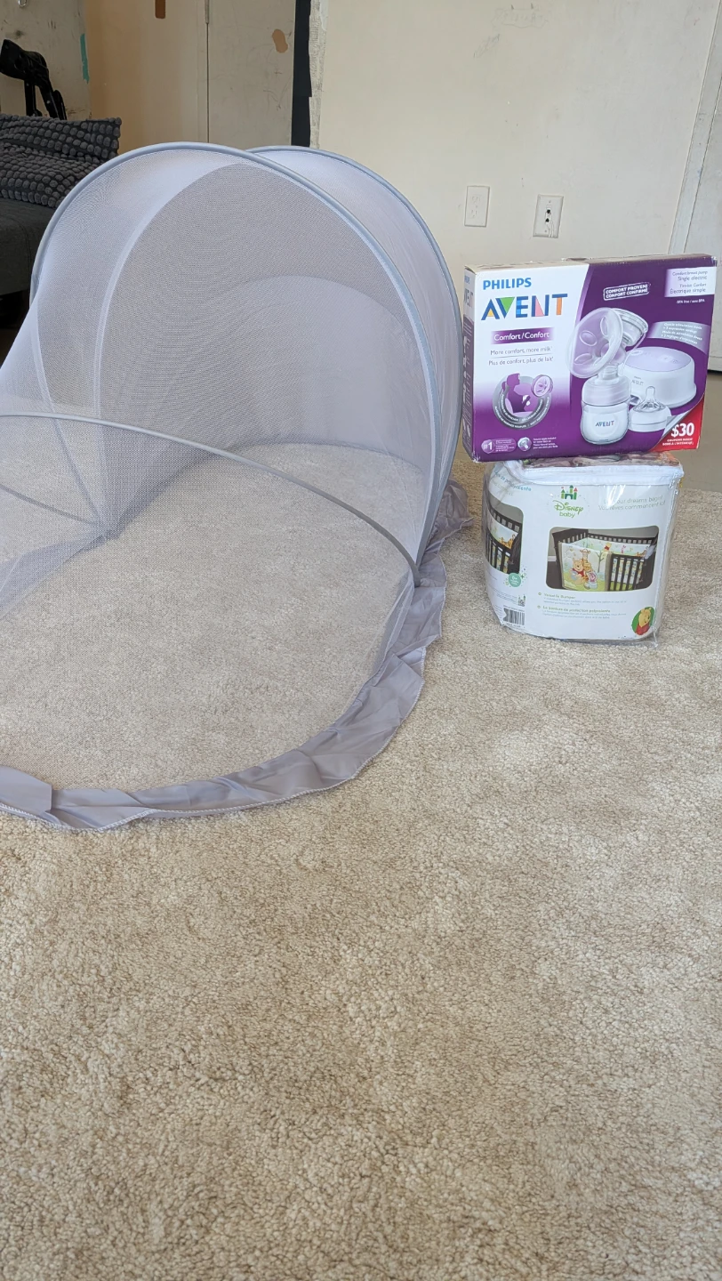 Baby item bundle: Philips Avent breast pump and crib bumper - photo 3