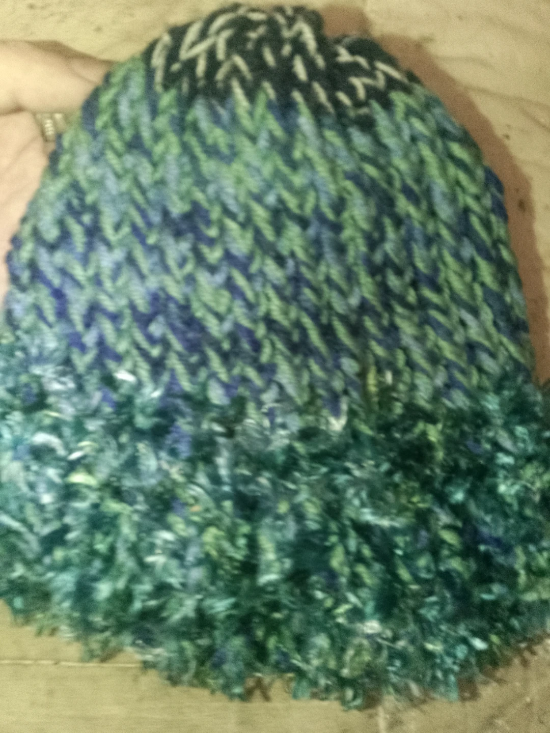 🏈   Hand-knitted green and blue beanie