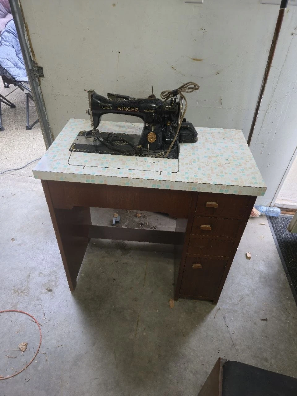 Vintage Singer Sewing Machine with Desk