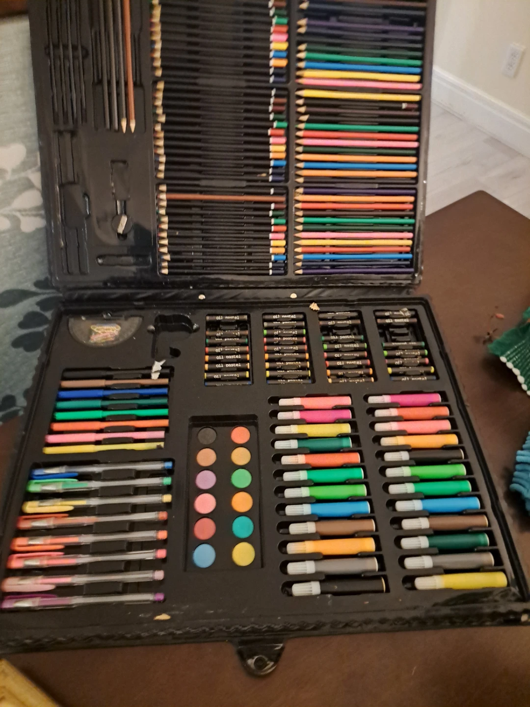 Comprehensive Deluxe Art Supply Kit - photo 2