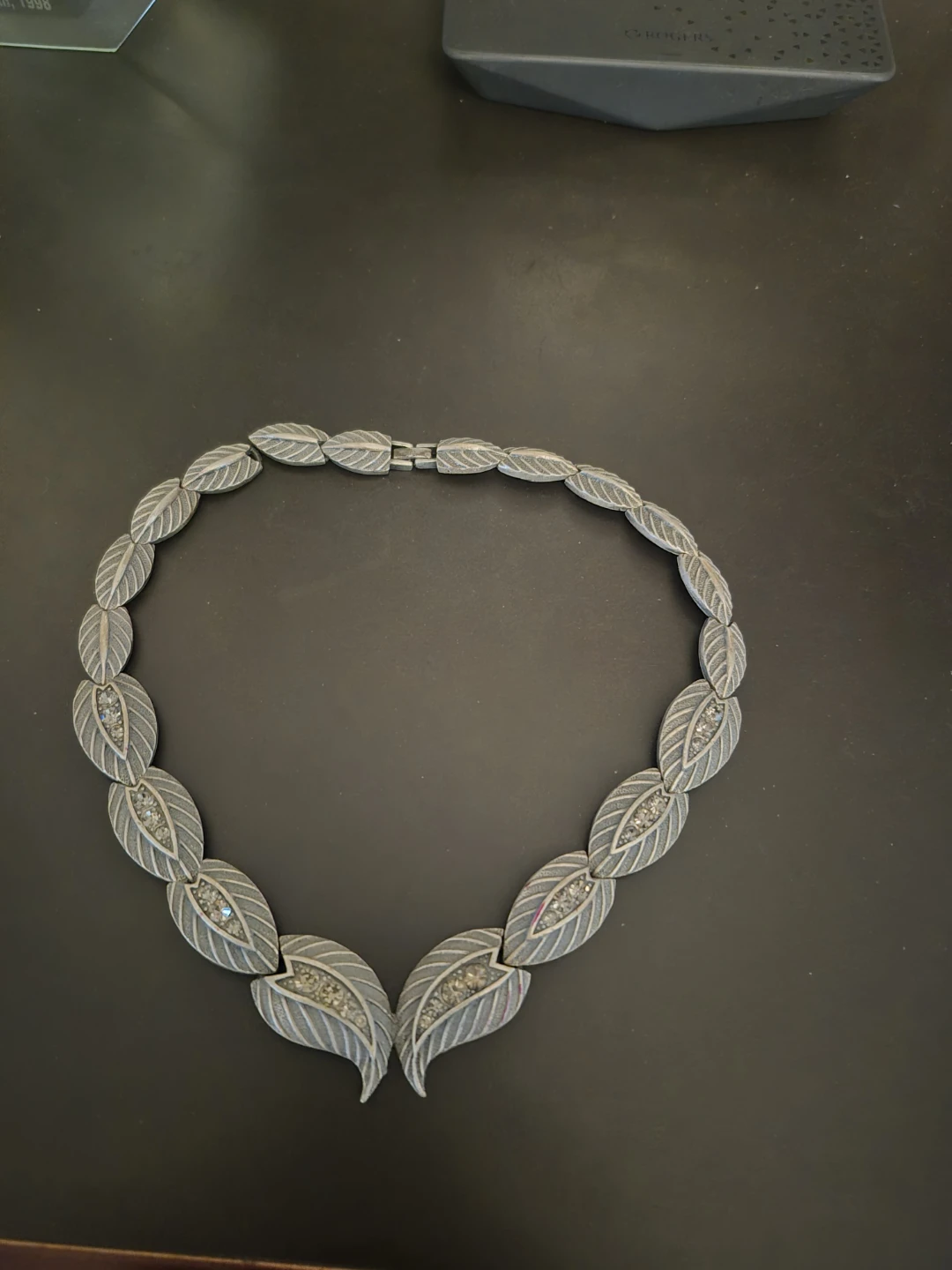 Vintage Leaf Link Necklace with Rhinestones🏈