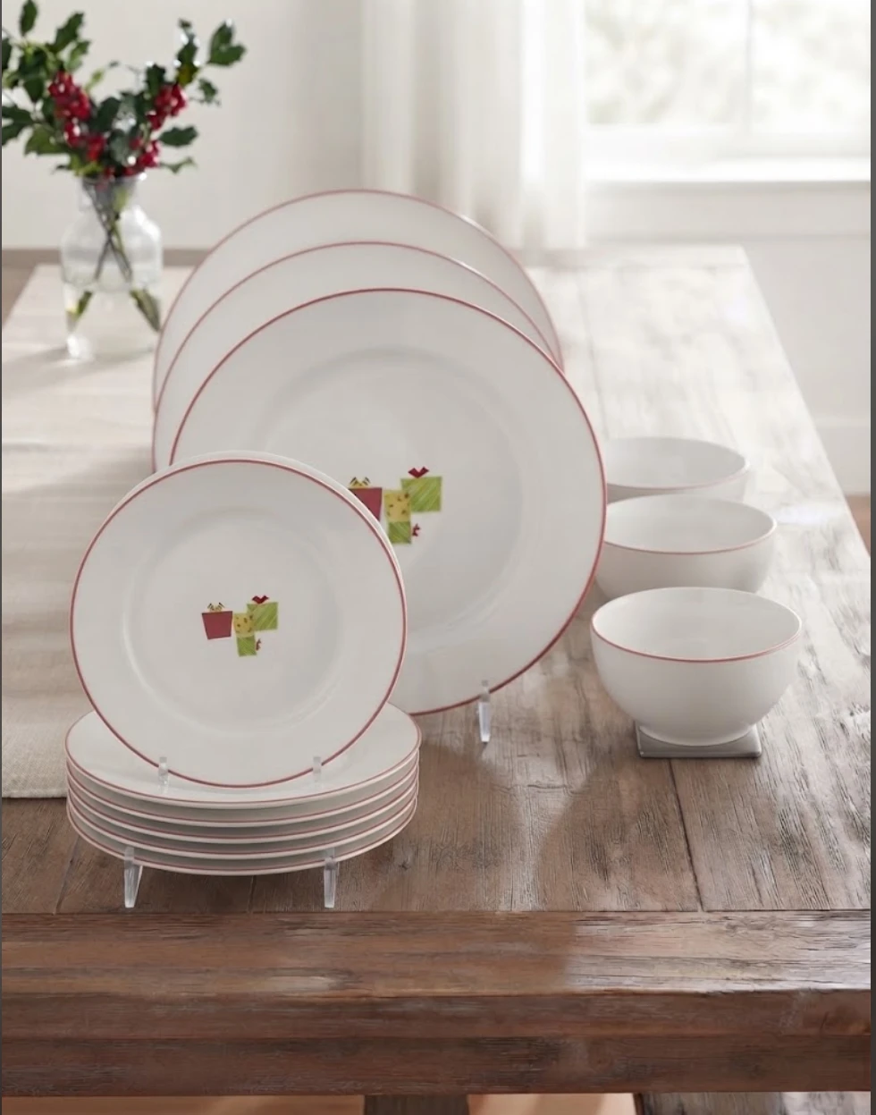 Beautiful 32 pieces  Christmas dinnerware set - photo 2