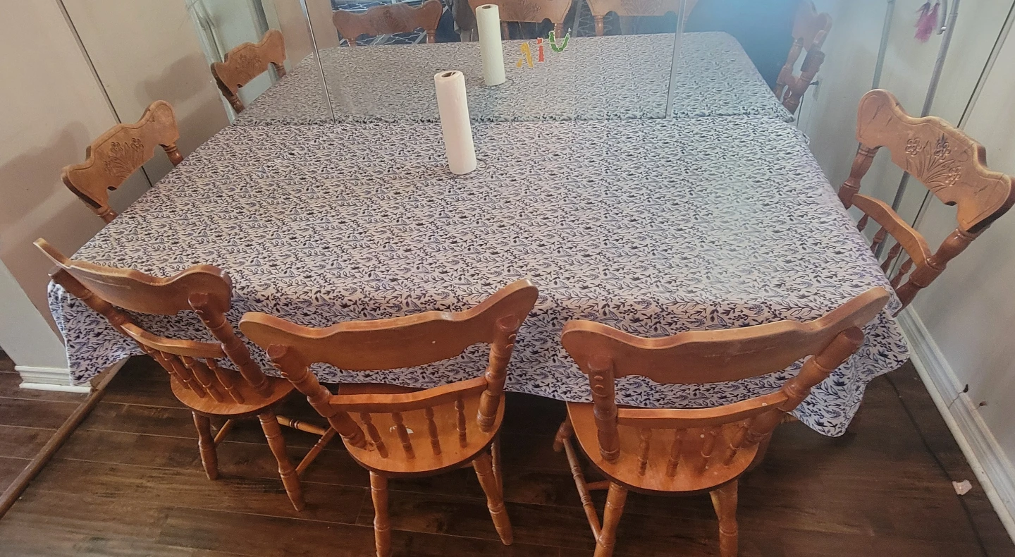 MOVING SALE,Dinning table adjustable with 6 chair - photo 2