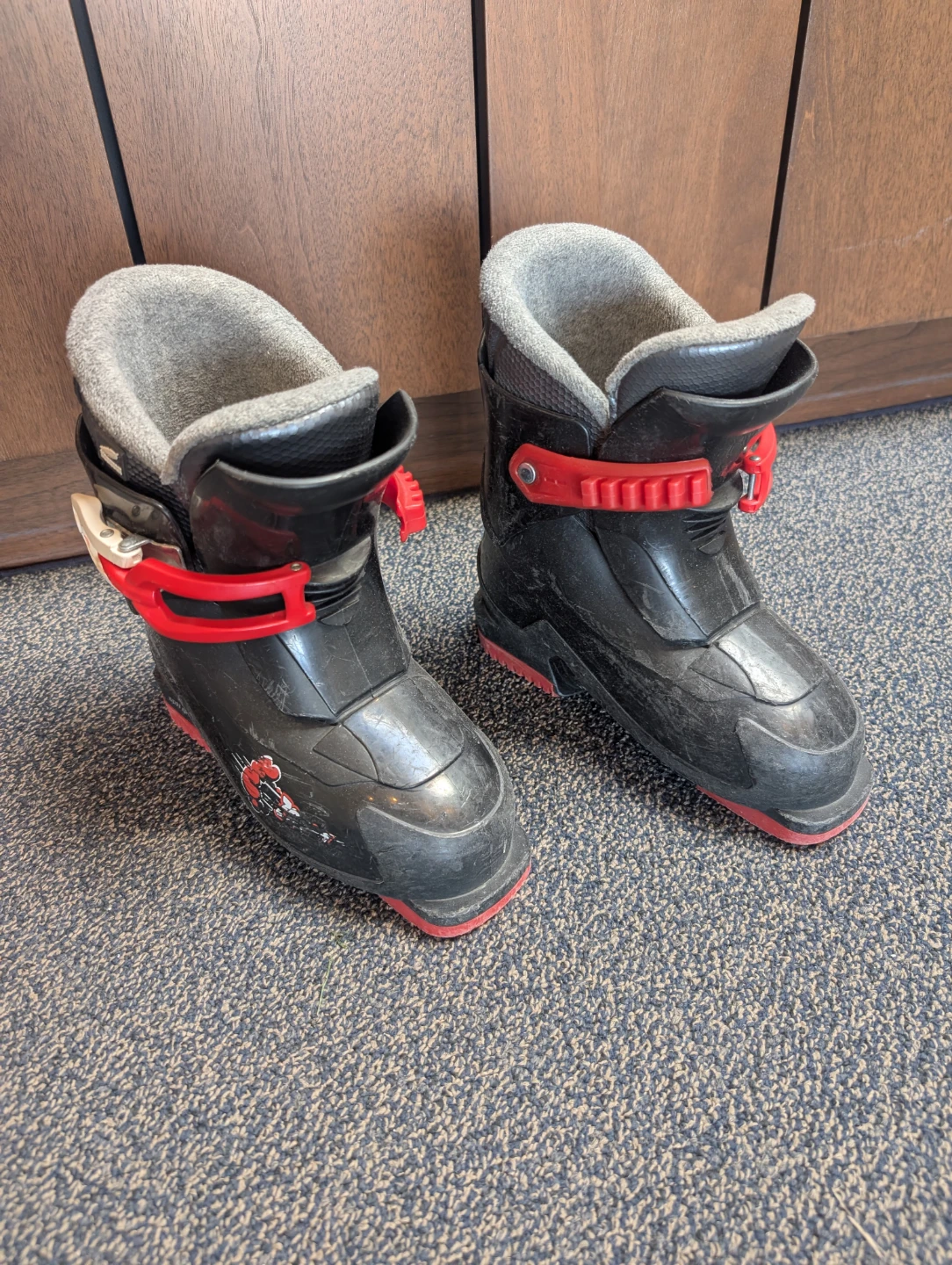 Kids Alpina ski boots