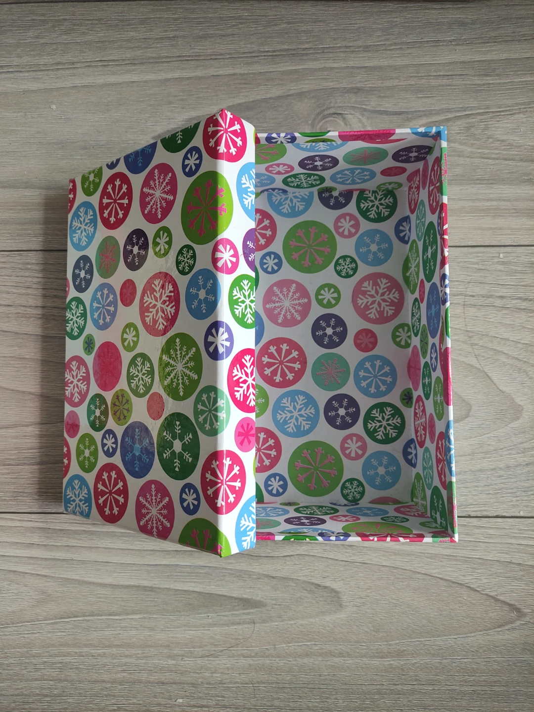 Holiday Snowflake Pattern Gift Box 🏈 - photo 2