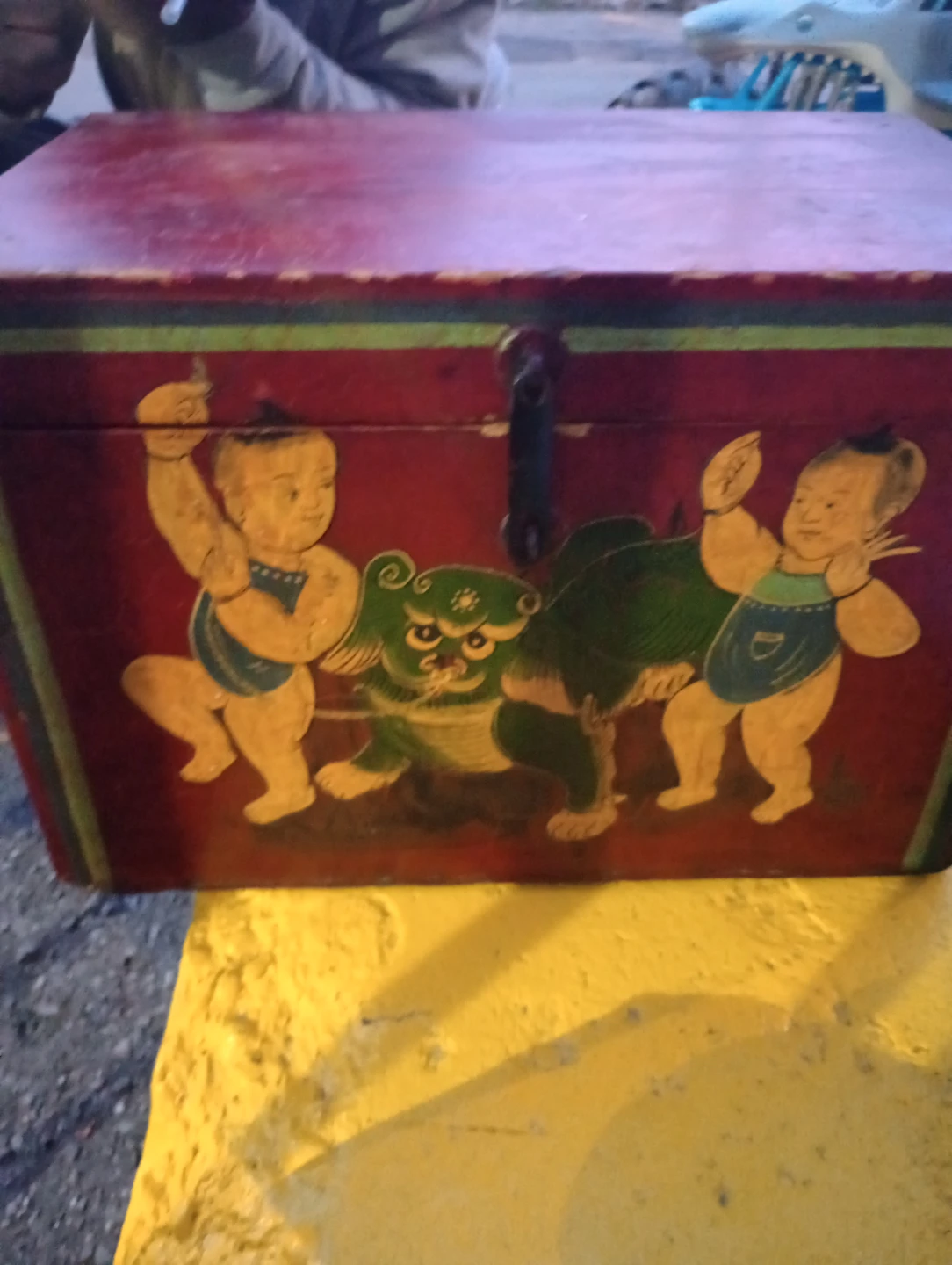 Vintage Hand-Painted Chinese Lacquer Chest Trunk - Foo Dog