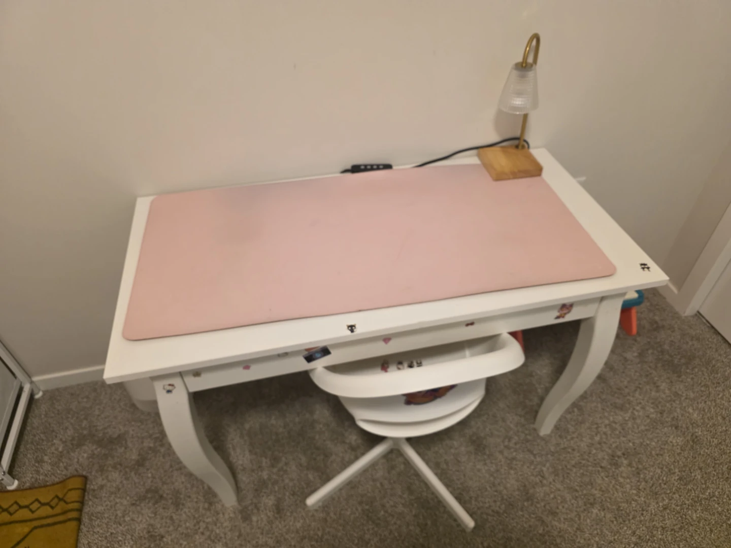 Kids desk with swivel chair - photo 3