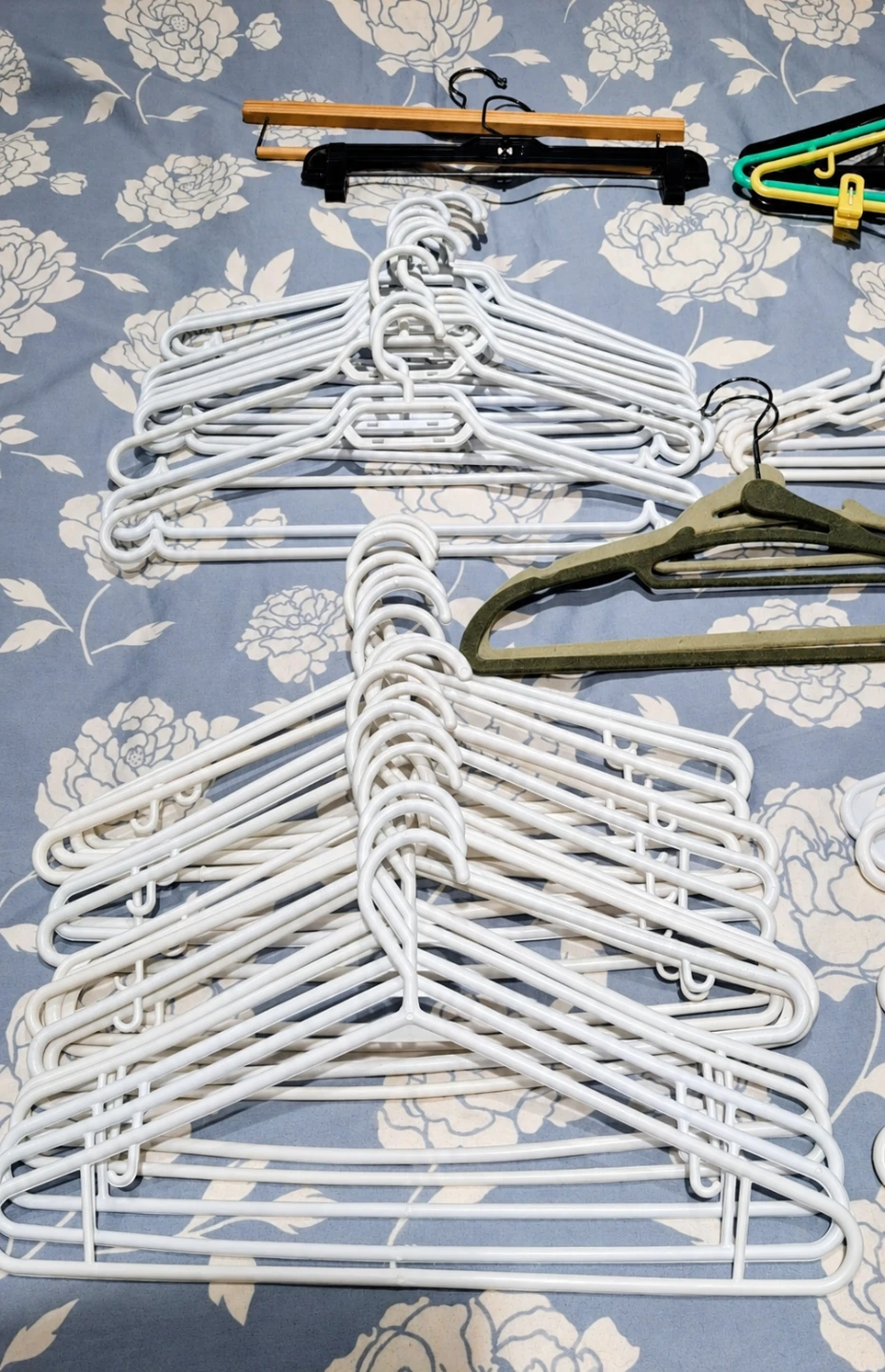 Assorted Clothes Hangers (44) - photo 2