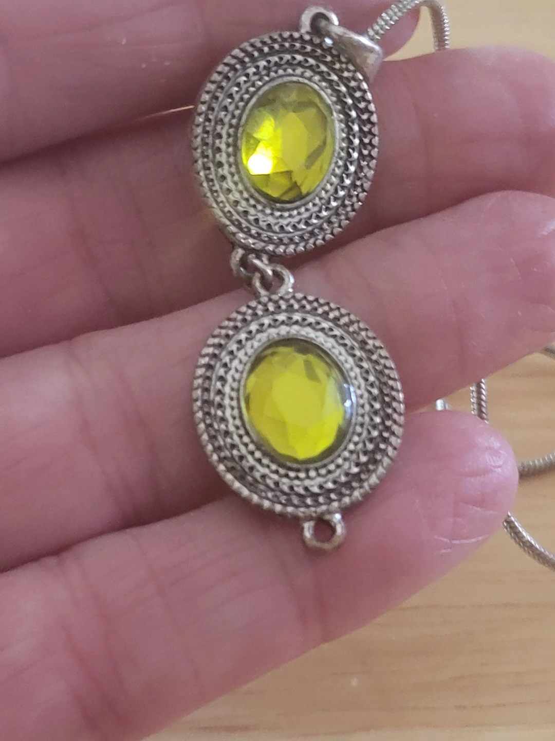 Silver-Tone Necklace with Lime Yellow Stones - photo 2
