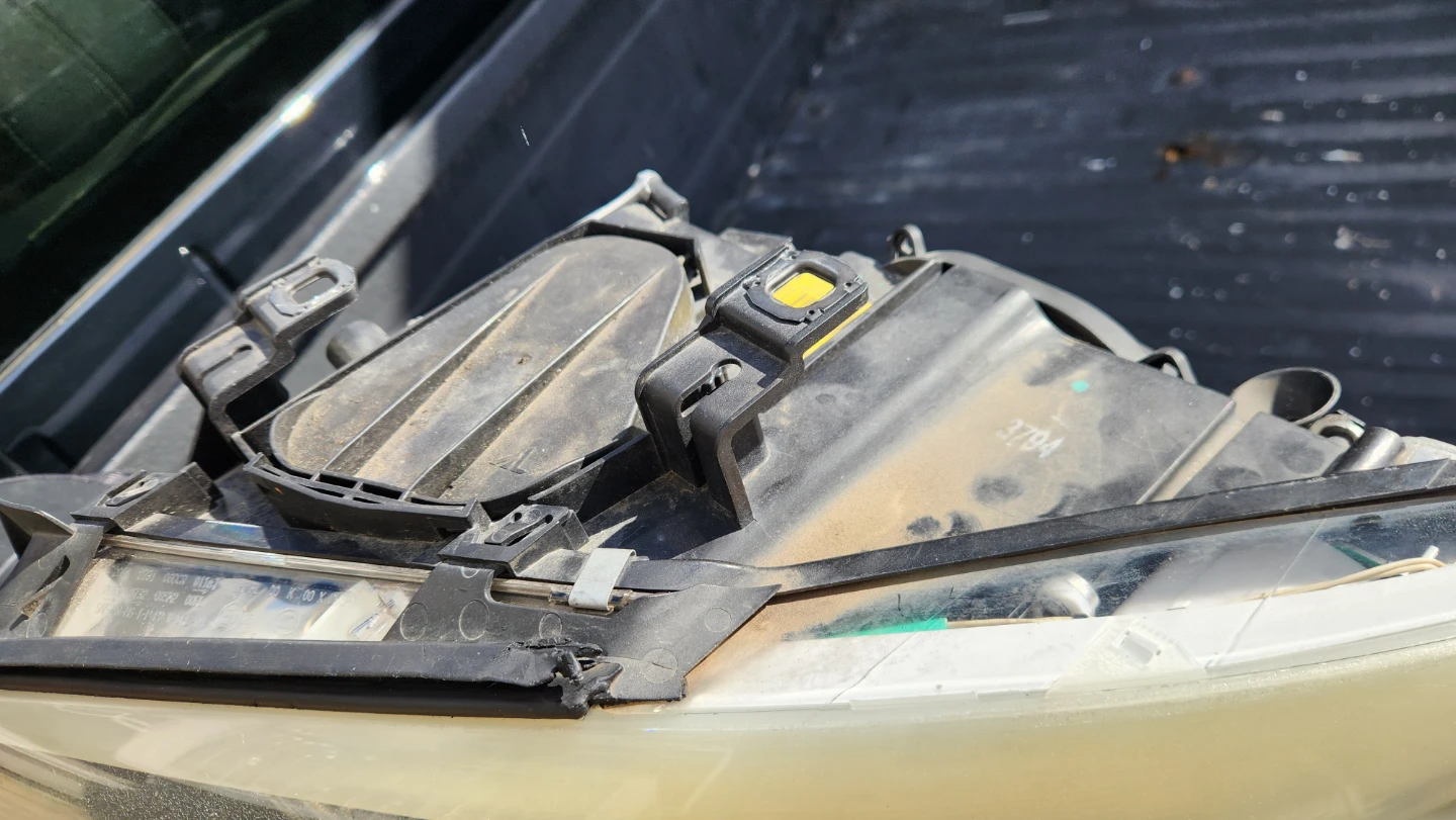 BMW Headlight Assembly 7239935 - photo 3