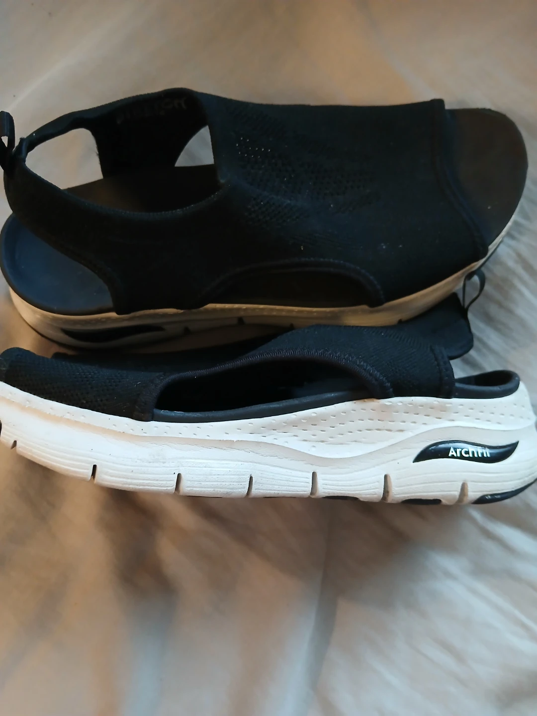 Women's sketchers Arch Fit Sandals Black sz 8