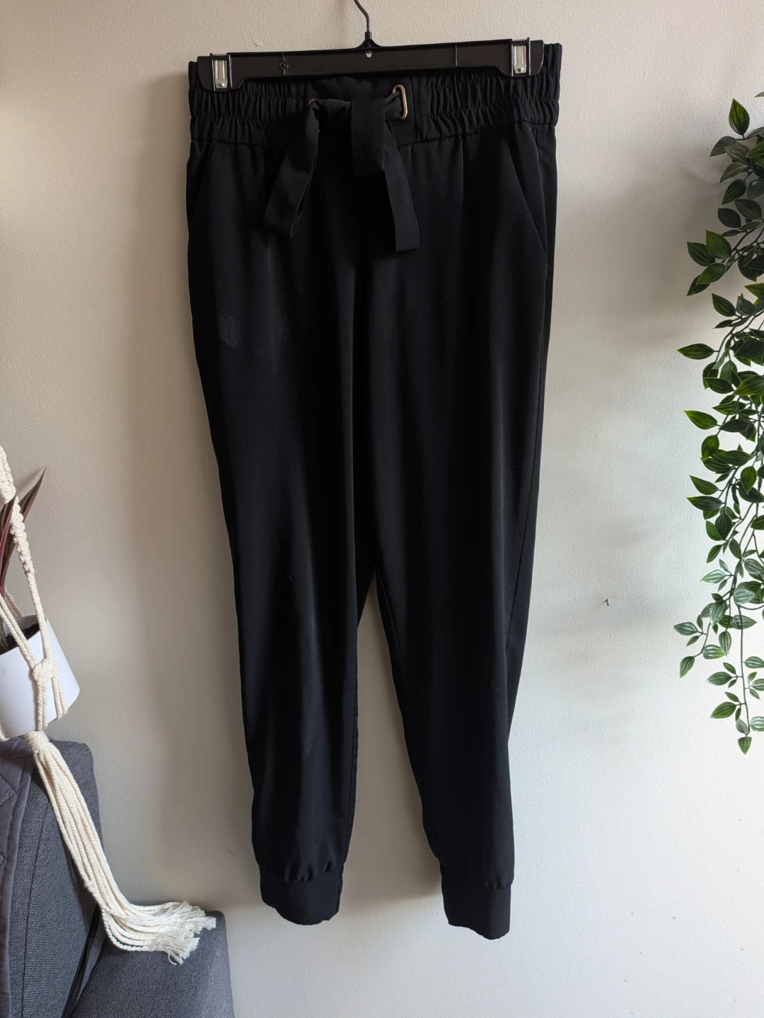 🏈 NWOT dynamite Black tie-waist jogger pants