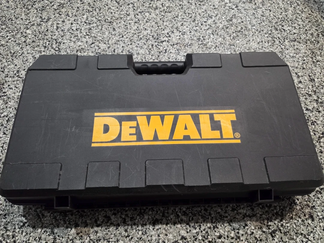 DEWALT 20V Cordless Grease Gun - photo 2