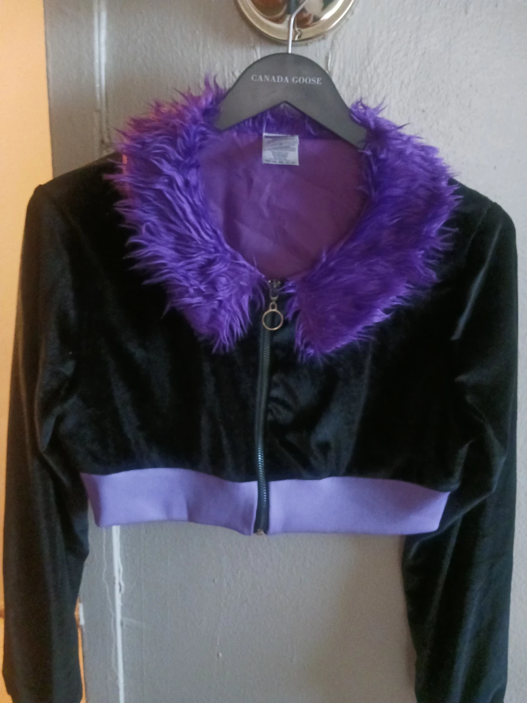🏈 Black and Purple Paw Print Crop Jacket - photo 3