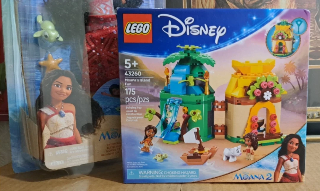 Disney Moana 2 Swimming Doll and LEGO Moana Set 43260 - photo 5