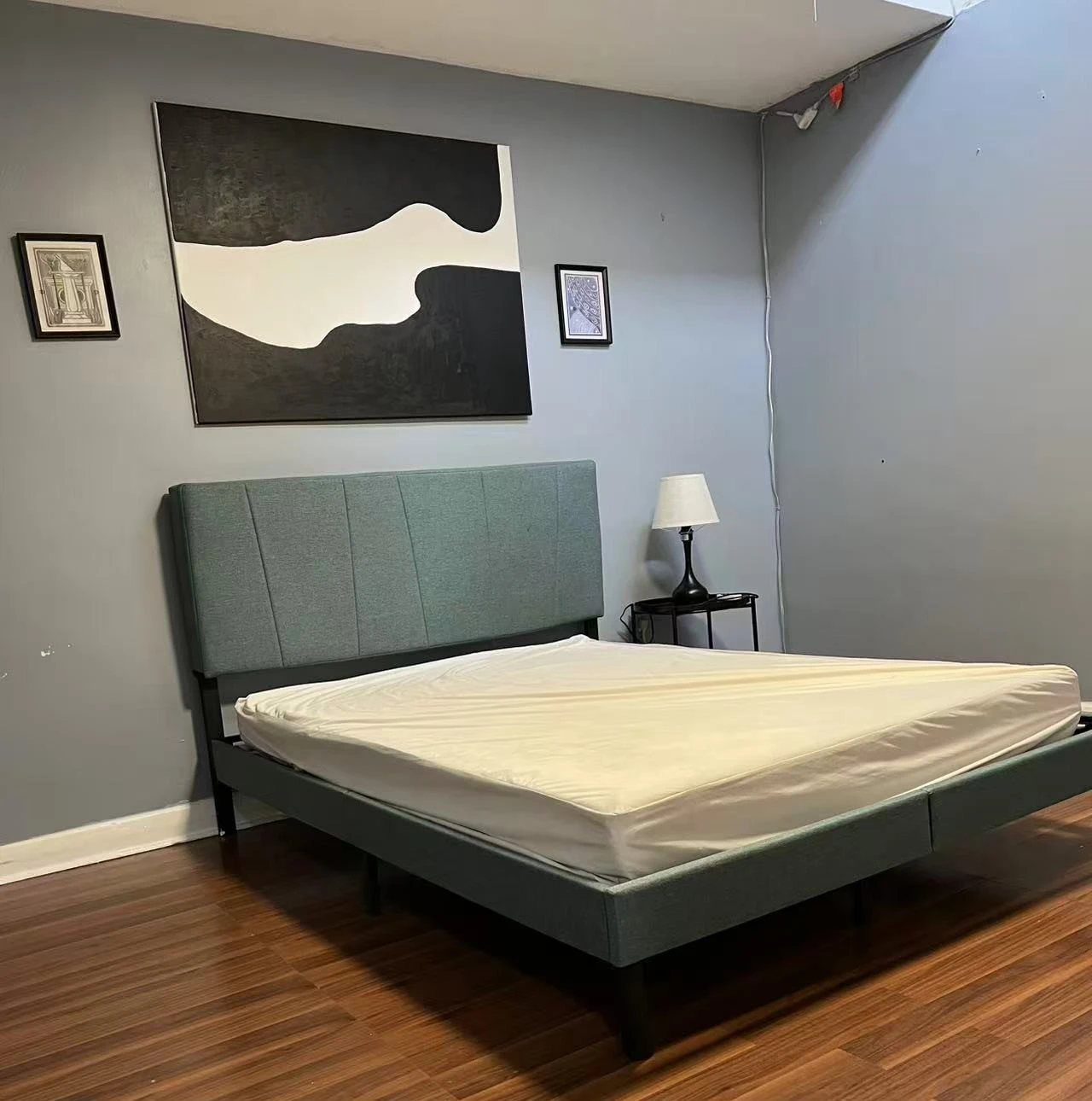 3 Bed 2nd FL Apartment in  Victoria  Park / St. Clair