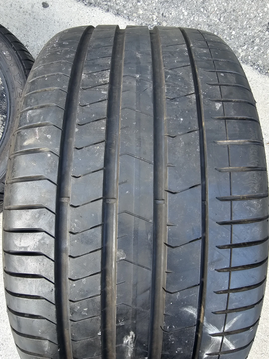 315/35 R20 PIRELLI P ZERO SUMMER TIRE (1 ONLY)