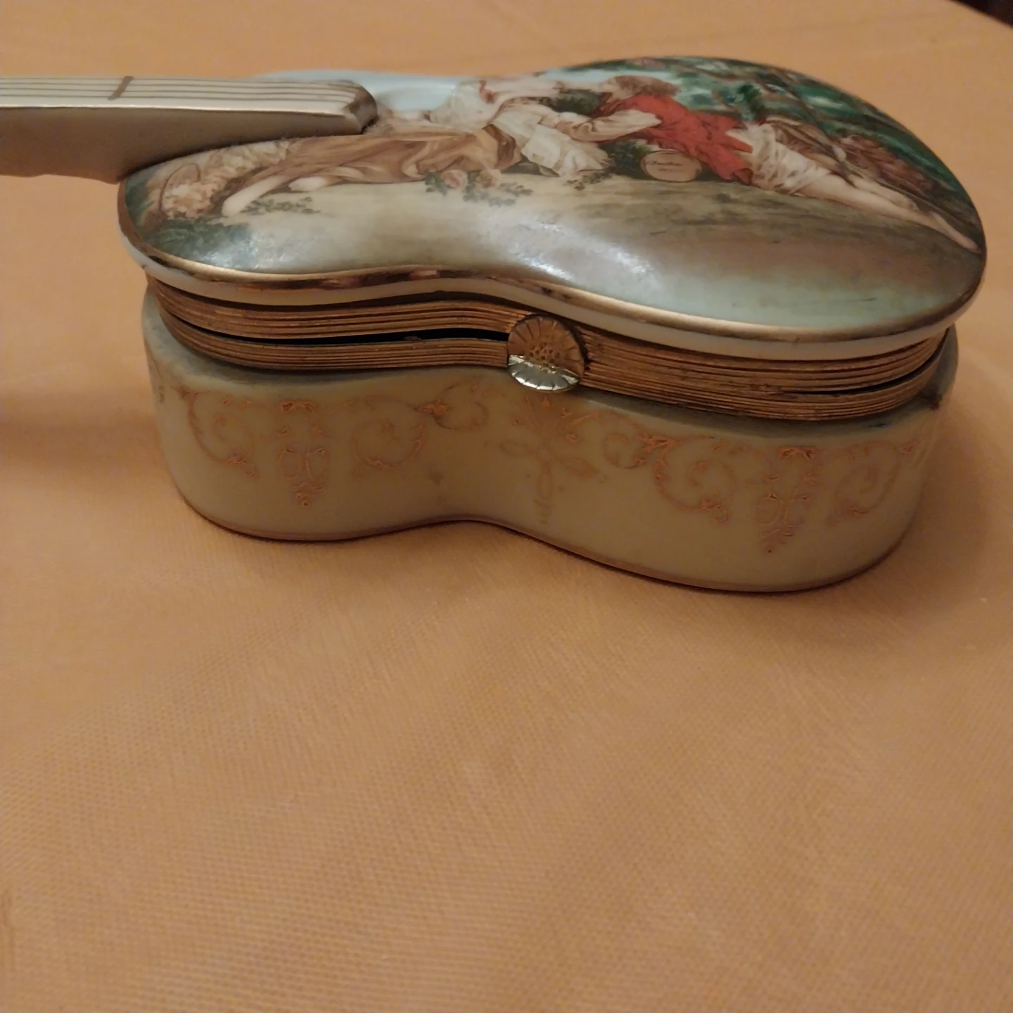 🏈Vintage Ceramic Musical Guitar Trinket Box🏈 - photo 3