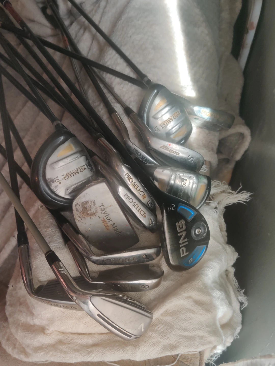 Assorted Golf Club Set