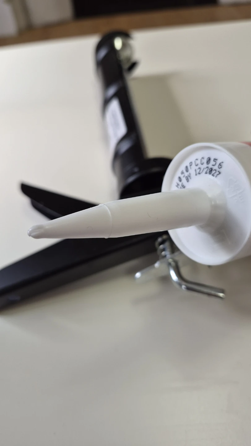 9" Standard Caulk Gun and GE Silicone - photo 2