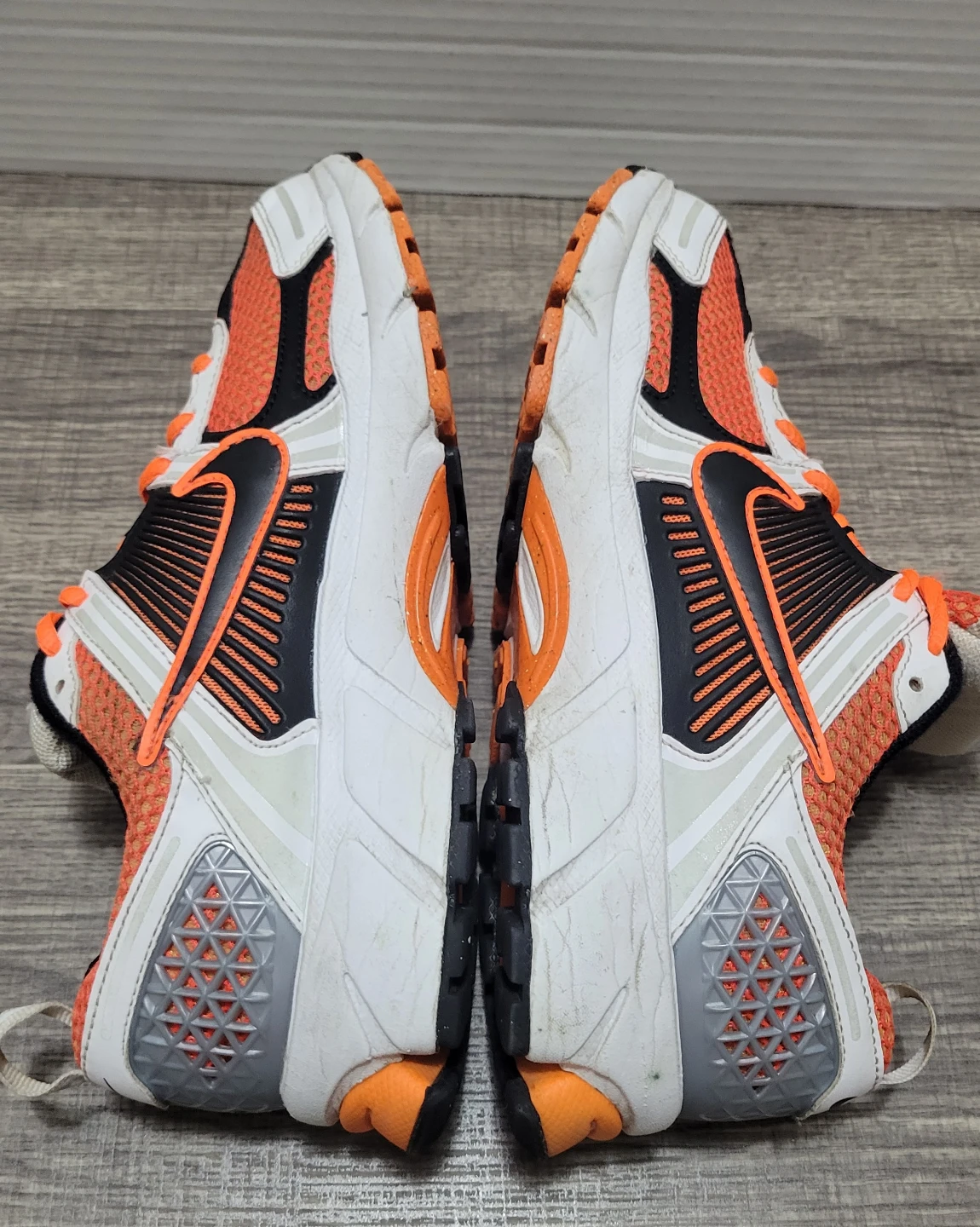 Nike Vomero 5 Sneakers Orange/White Size 6Y - photo 3