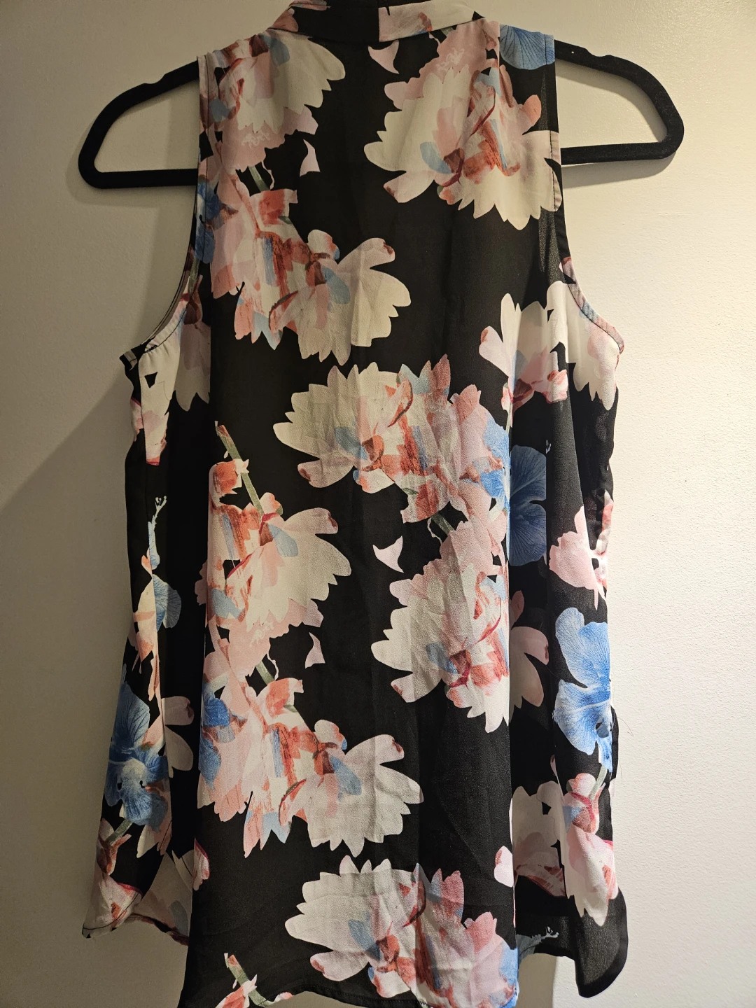 Vince Camuto floral sleeveless blouse - photo 3