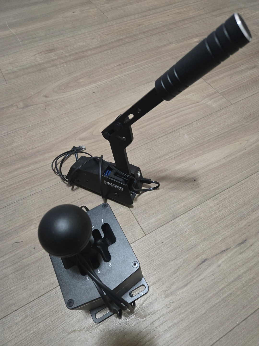 MOZA Racing Shifter and Handbrake - photo 3