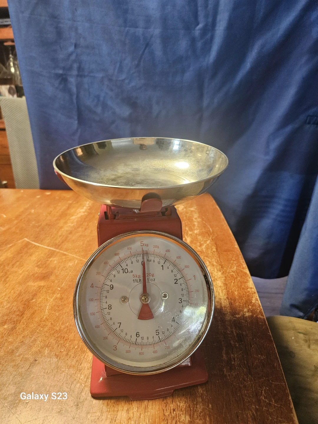 Red Vintage-Style Kitchen Scale