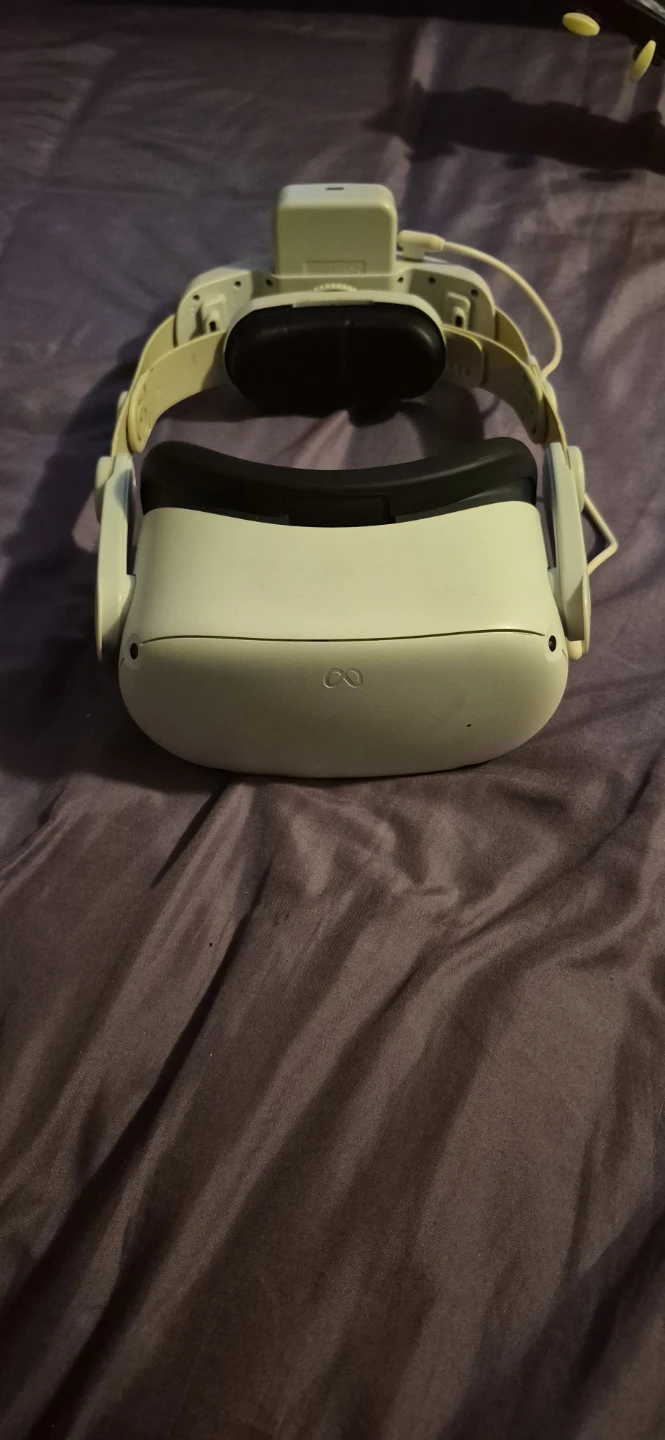 Meta quest 2 with battery headstrap - photo 3