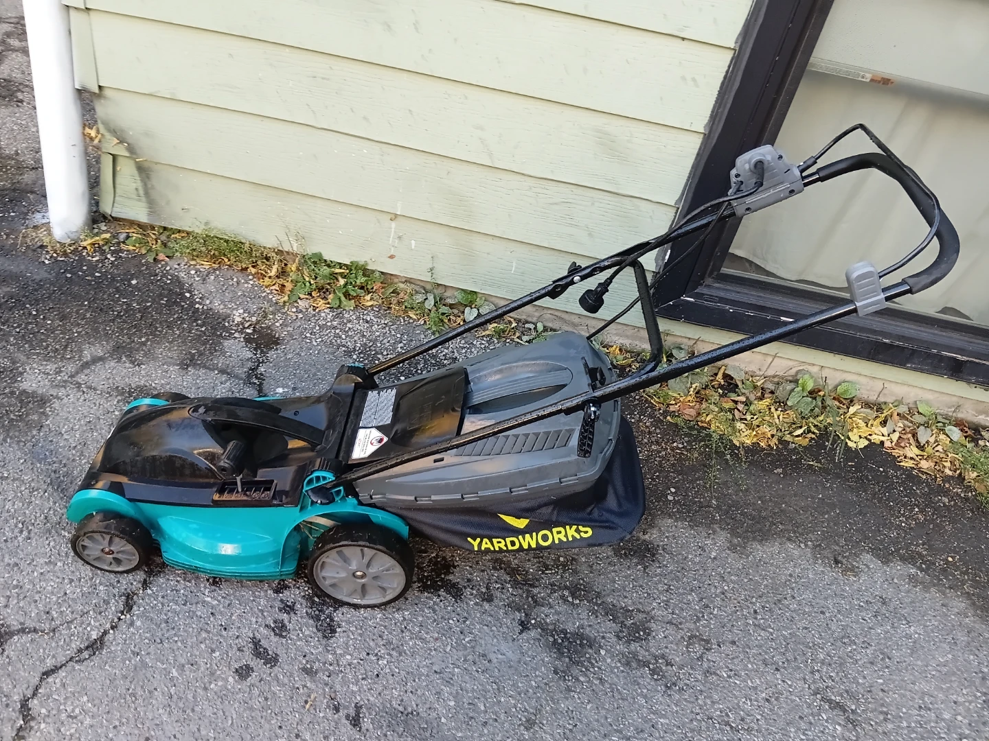 Yardworks 16"  Premium Compact Electric Lawnmower
