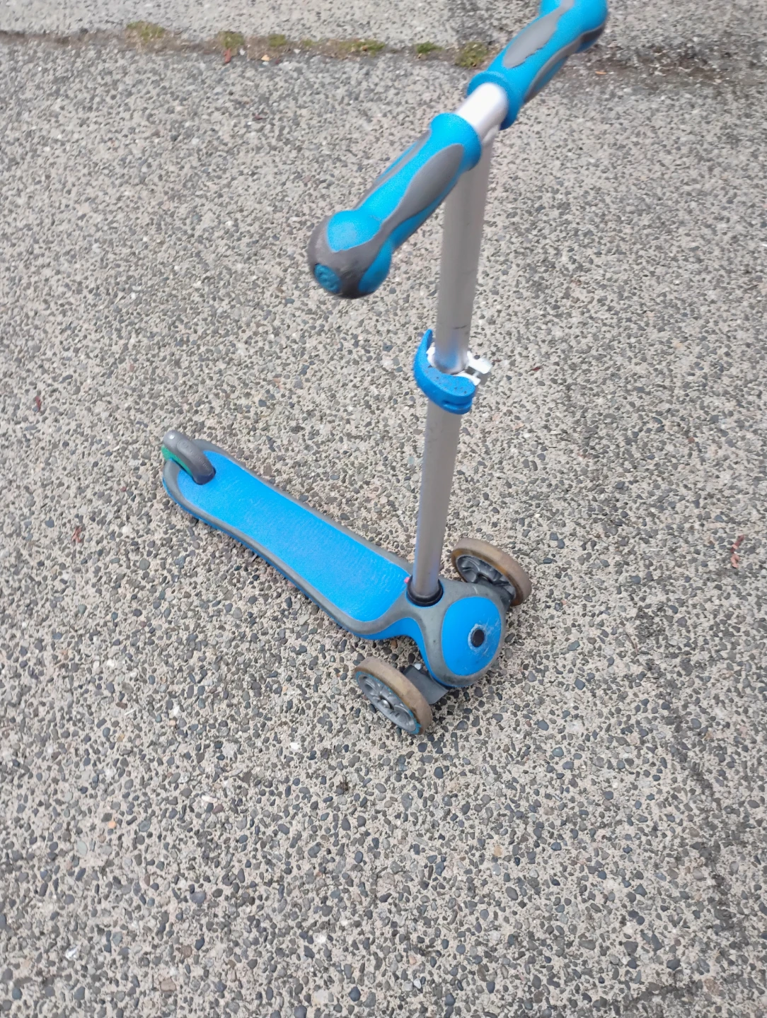 Globber 3-Wheel Kids Scooter