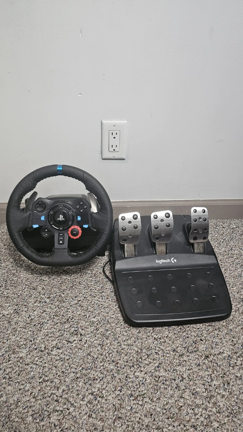 Logitech G29 Driving Force Racing Wheel and Pedals