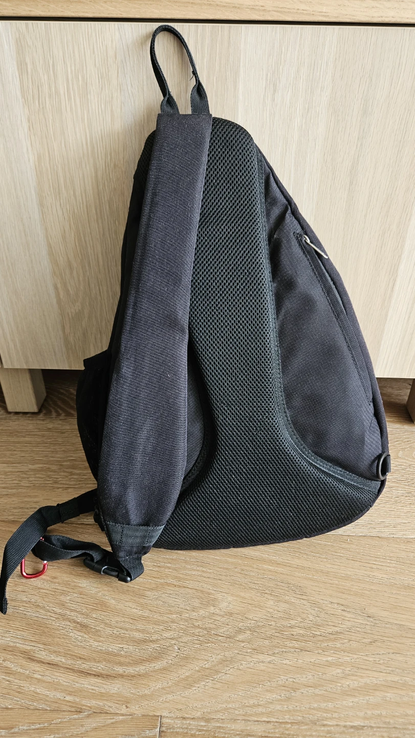 Waterfly black sling backpack - photo 2