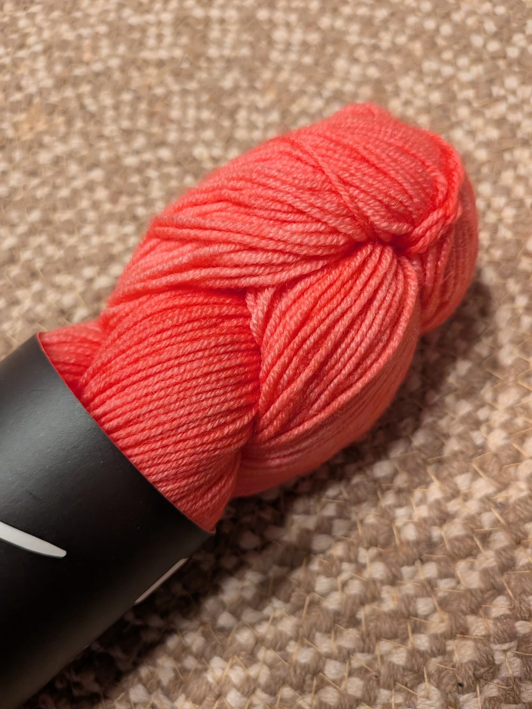 Bubblegum Pink Knitting Merino wool Yarn Skein - photo 5