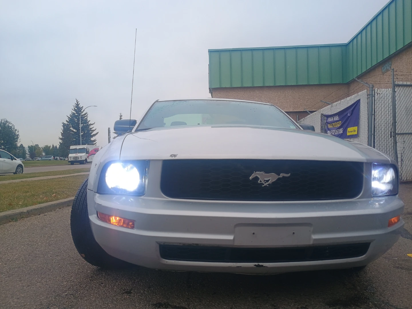 Silver Ford Mustang - photo 2