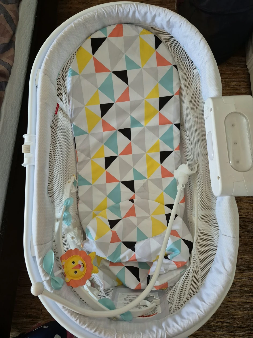 Fisher-Price Soothing Motions Bassinet cover free.
