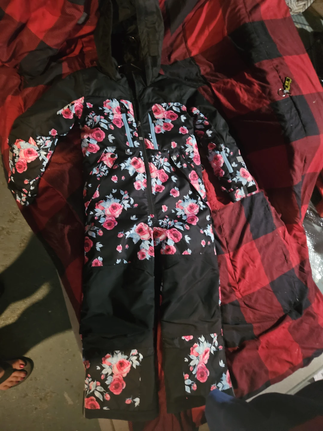 Winter size 7 boots and snowsuit size 6 winter outfit - photo 4