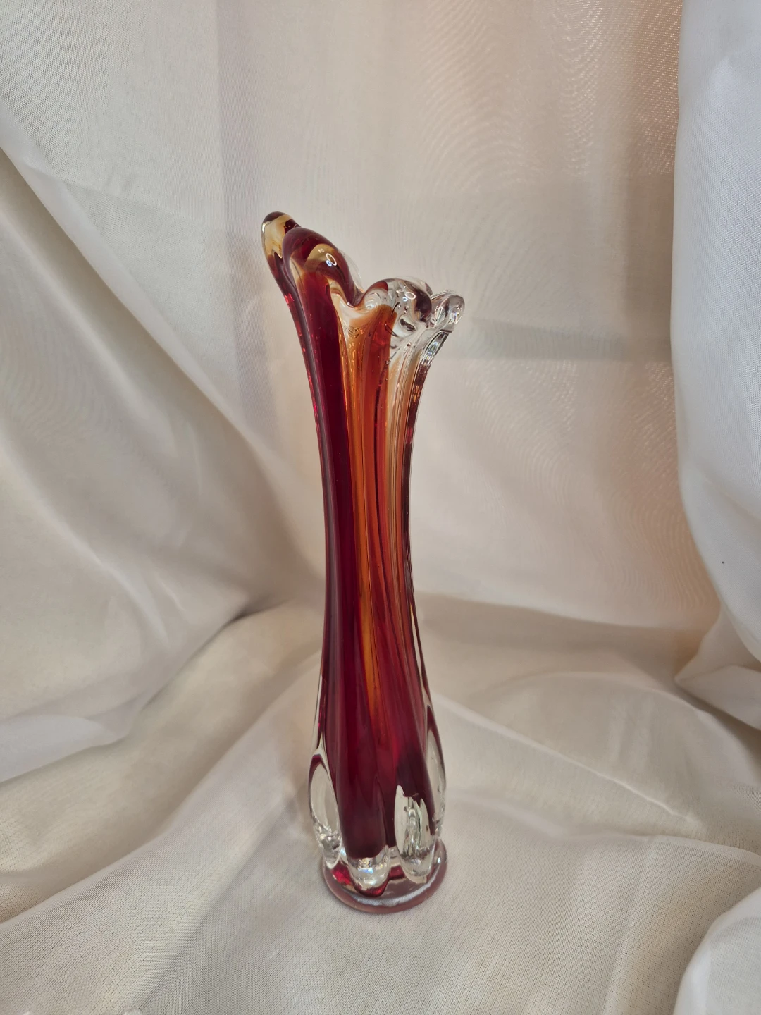 Beautiful Vintage 9 1/2" Art Glass Bud Vase - photo 5