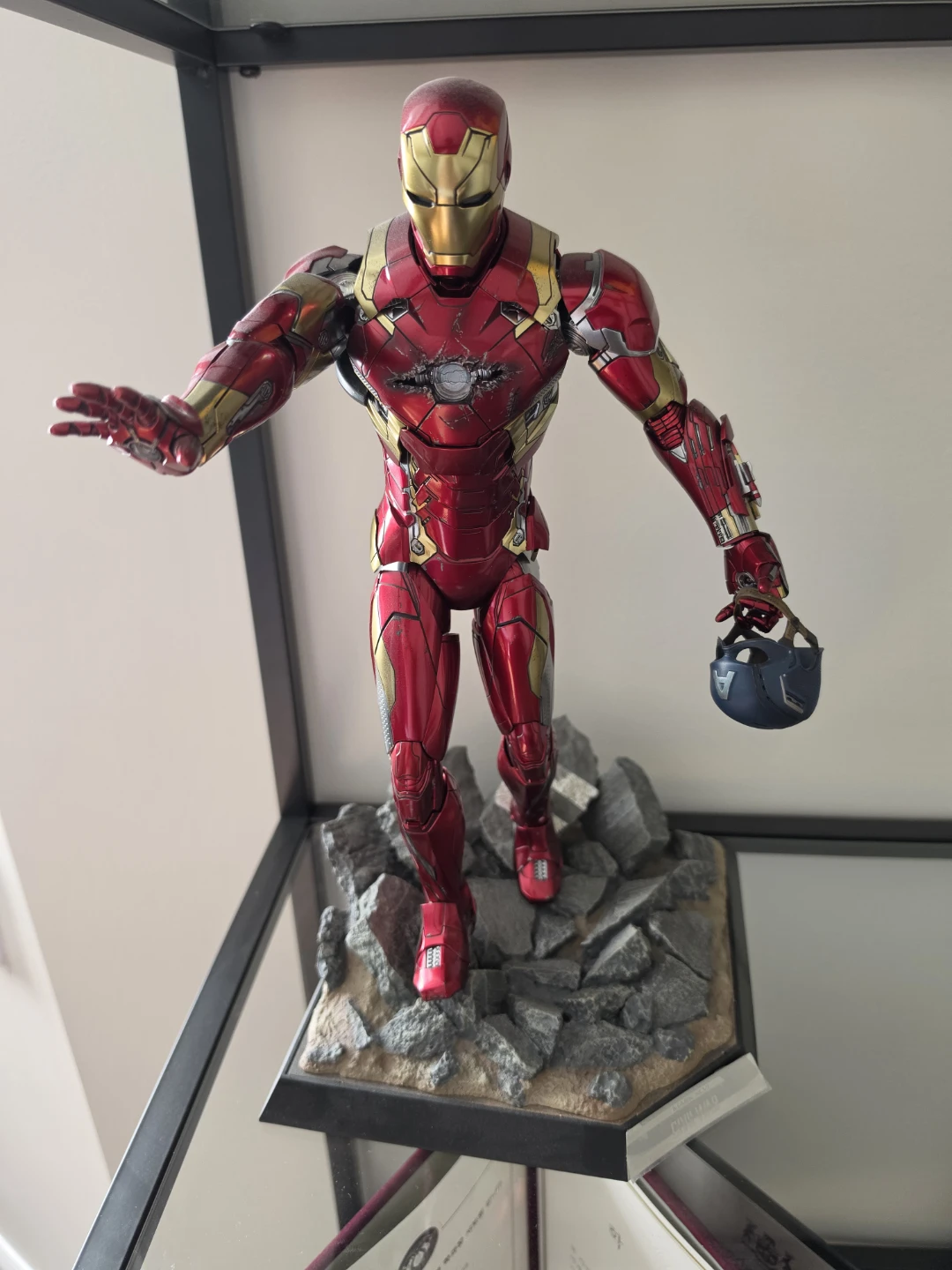 Hot Toys Iron Man Mark XLVI Civil War 1/6 Scale Figure