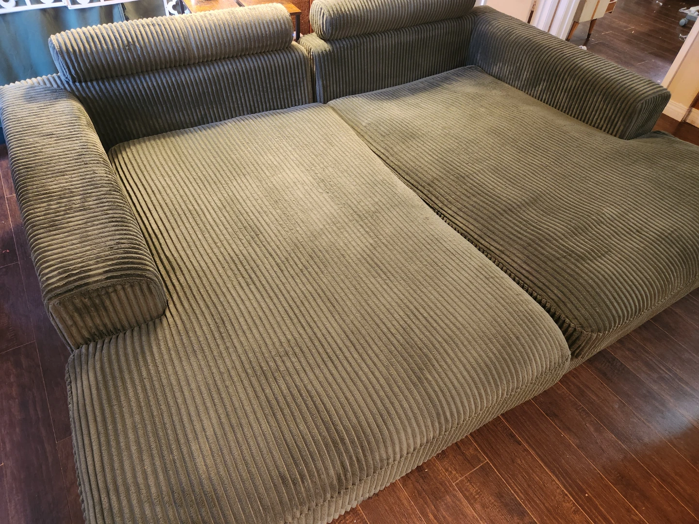 Drinel 90" Square Arm Sofa - Wooden Frame (Good Condition) - photo 5