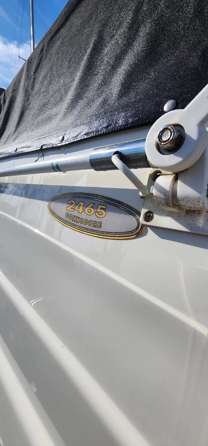 Regal 2465 Commodore Boat - photo 2