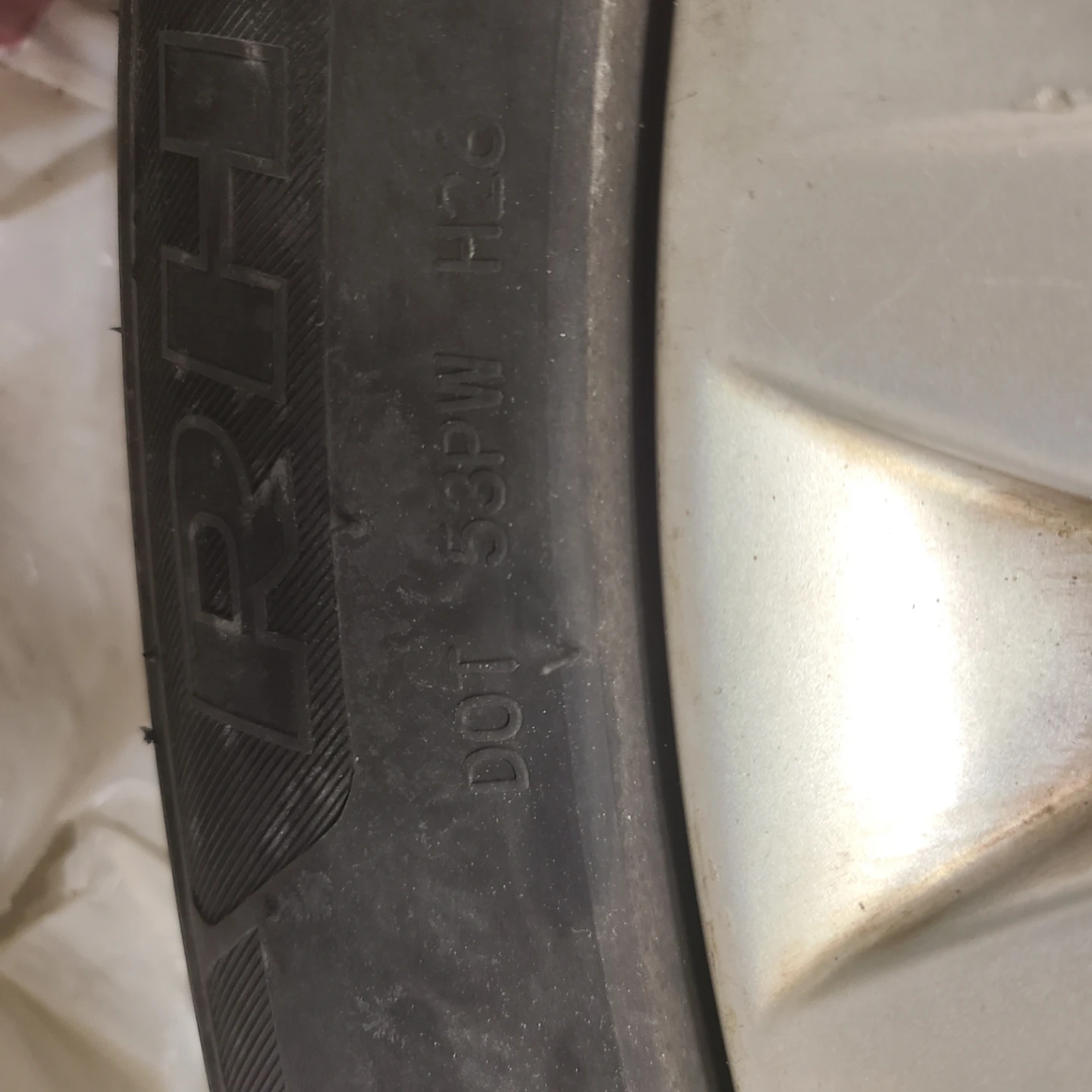 all-season tires with 16" alloy wheels - photo 3