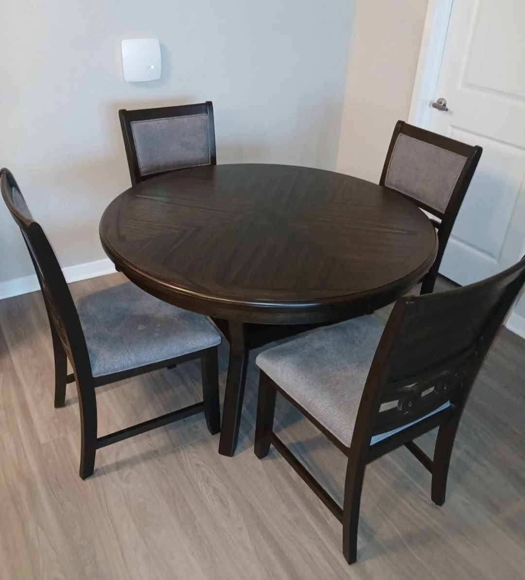 Round Dining Table with 4 Chairs