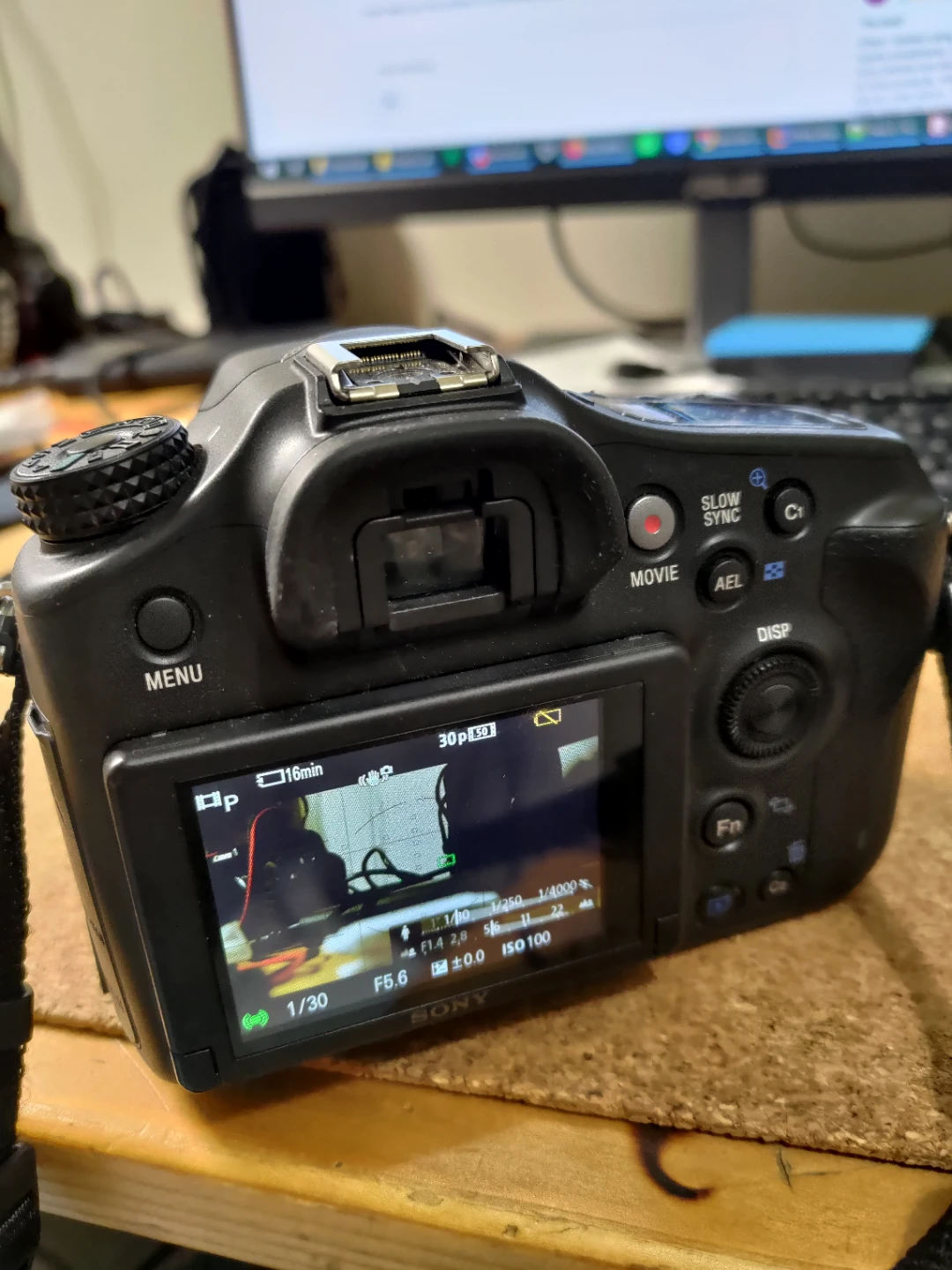 Sony Alpha a68 DSLR Camera - photo 3