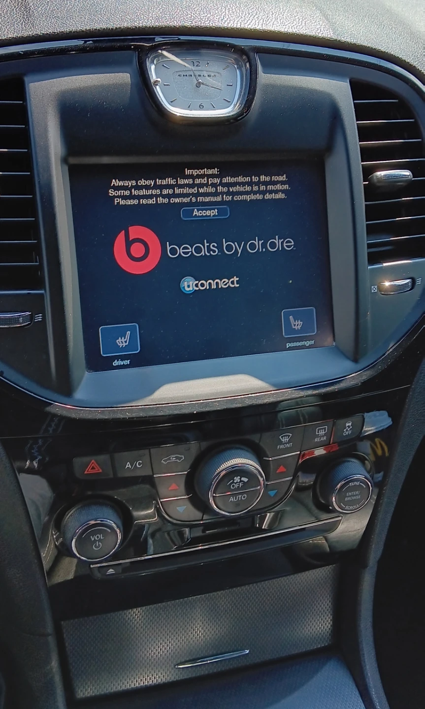 2014 Chrysler 300-S RWD - photo 5