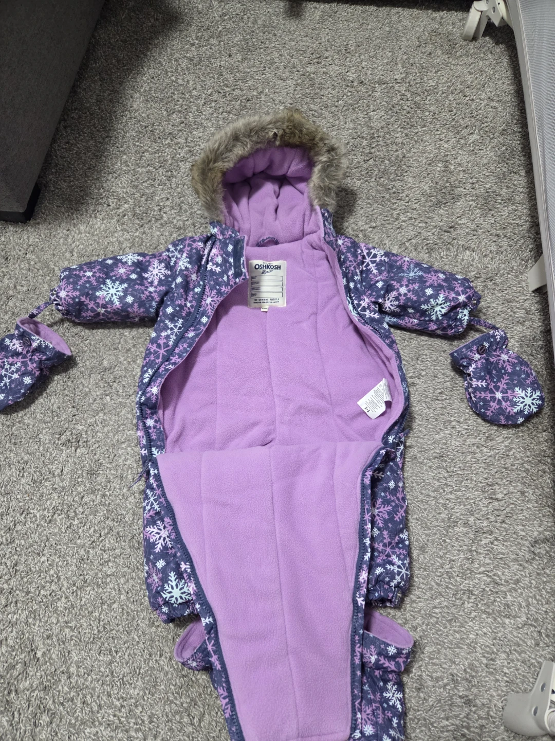 OshKosh B'gosh snowflake snowsuit 6-9M - photo 4