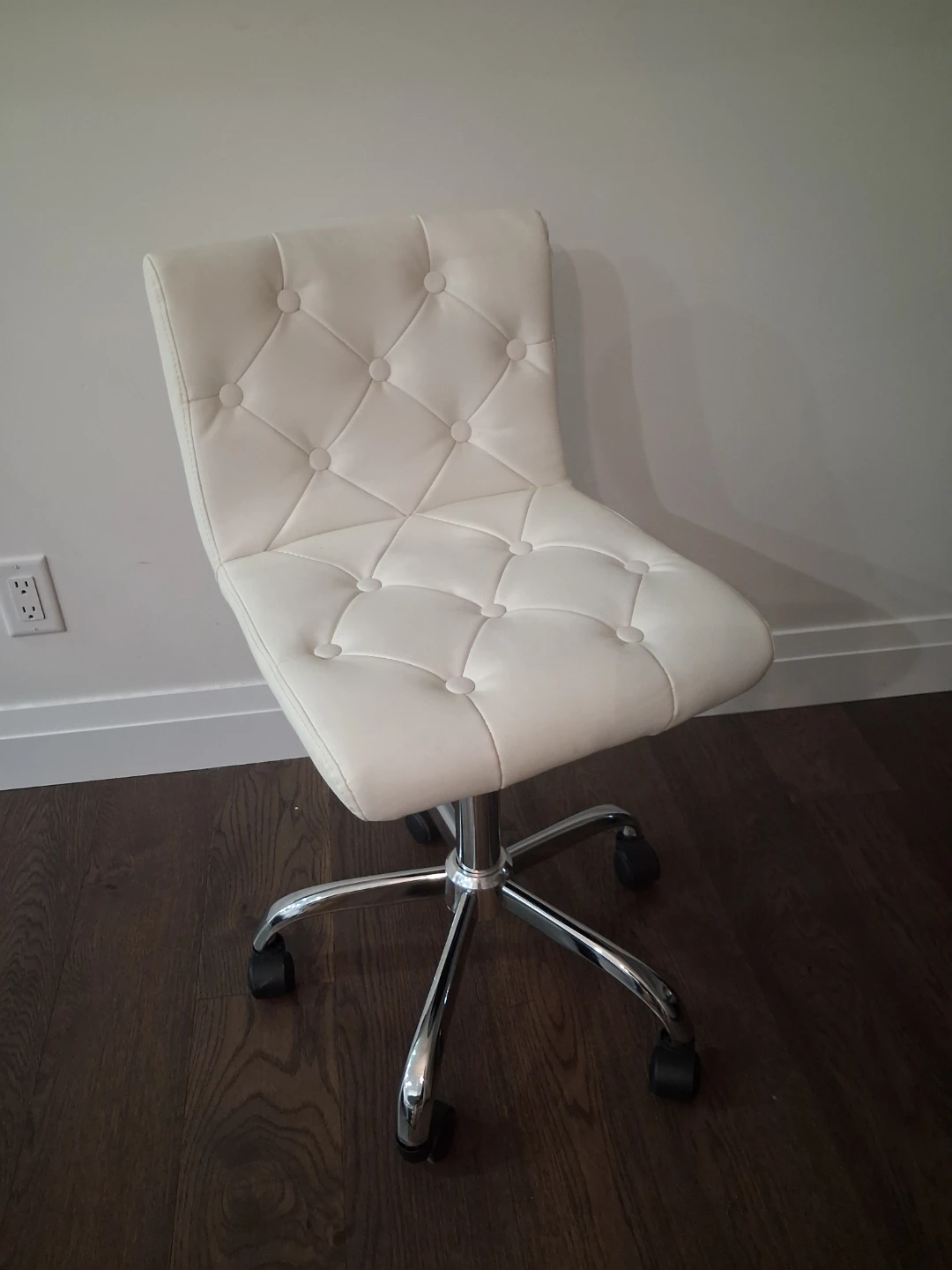 White Tufted Rolling Office Chair - photo 2