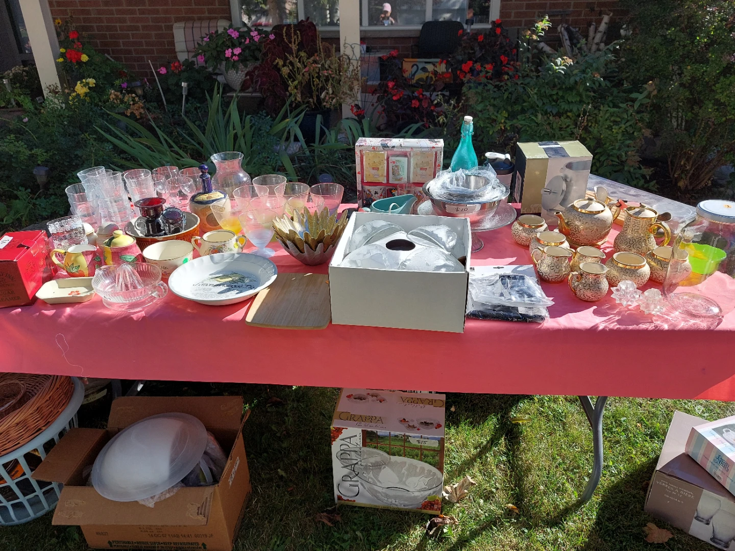 HUGE CLOTHING & ESTATE SALE - Sunday Sep 27 - photo 5