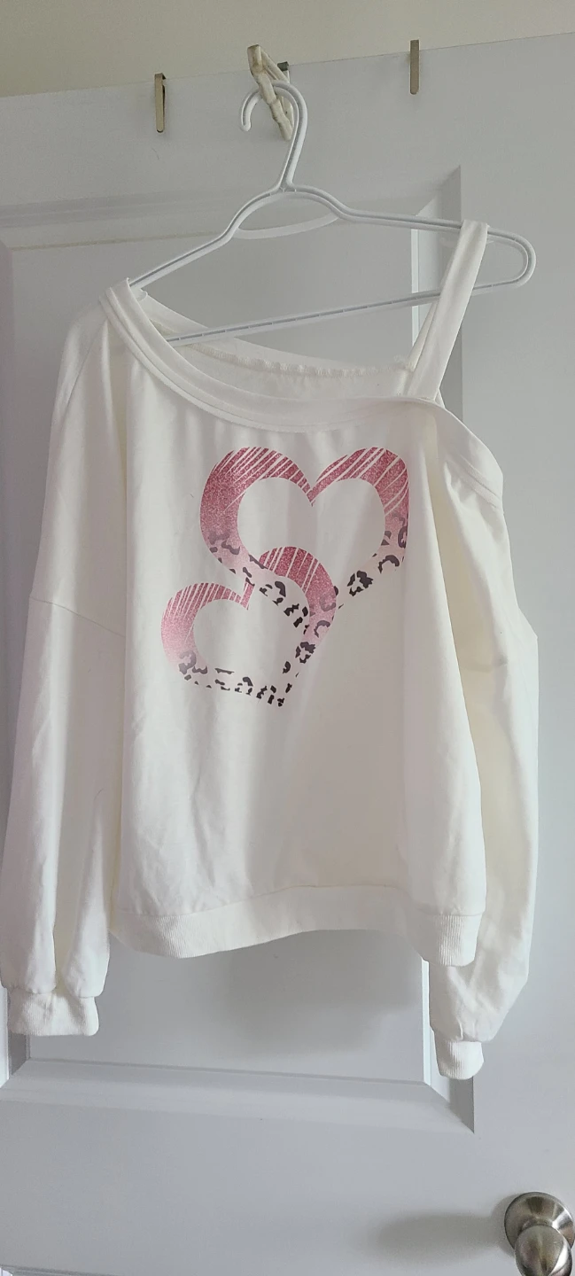 White One-Shoulder Heart Graphic Sweater